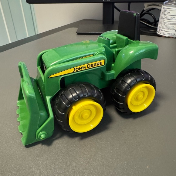 John Deere Green and Yellow Toy Loader - Picture 1 of 2
